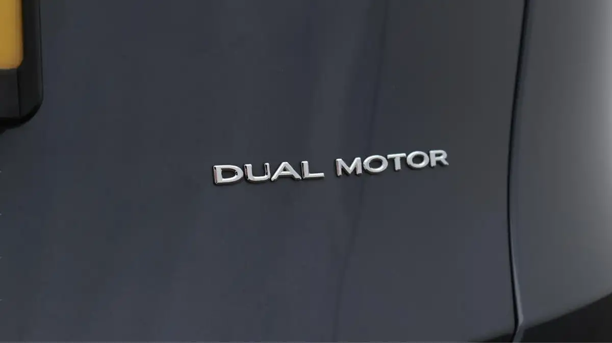 2022-tesla-model-y-e-long-range-big-22