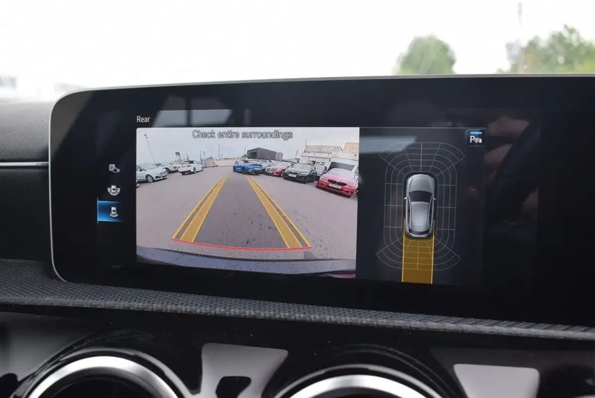 2019-mercedes-benz-a-class-15d-a180d-se-executive-7g-dct-big-2