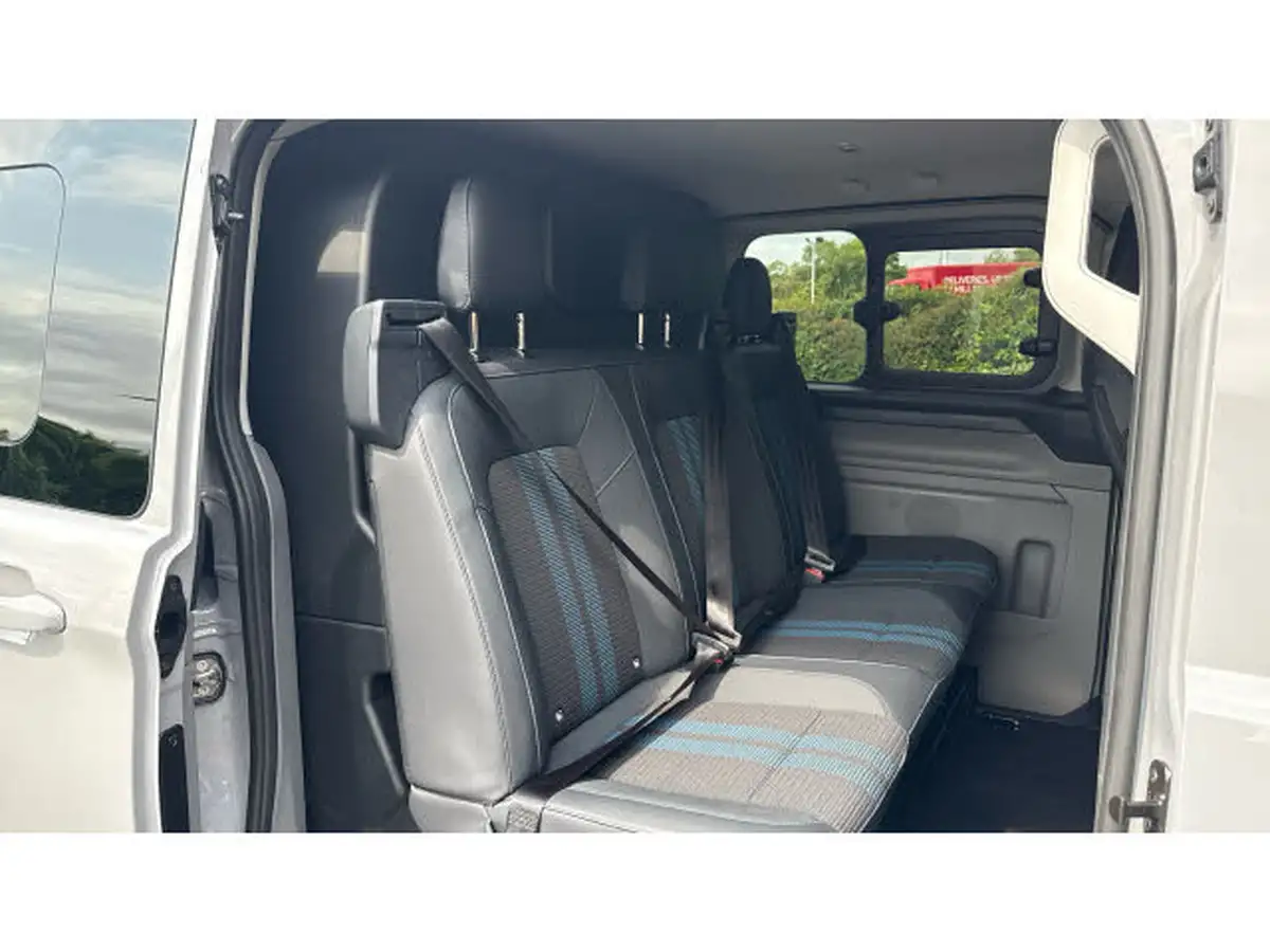 2025-ford-transit-custom-big-16