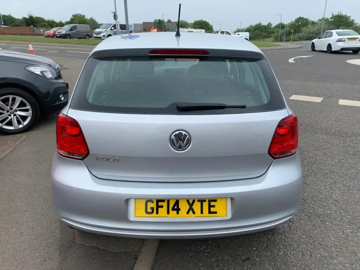 2014-volkswagen-polo-12-s-5d-big-4