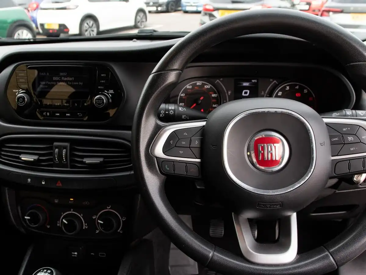 2018-fiat-tipo-14-easy-hatchback-big-18