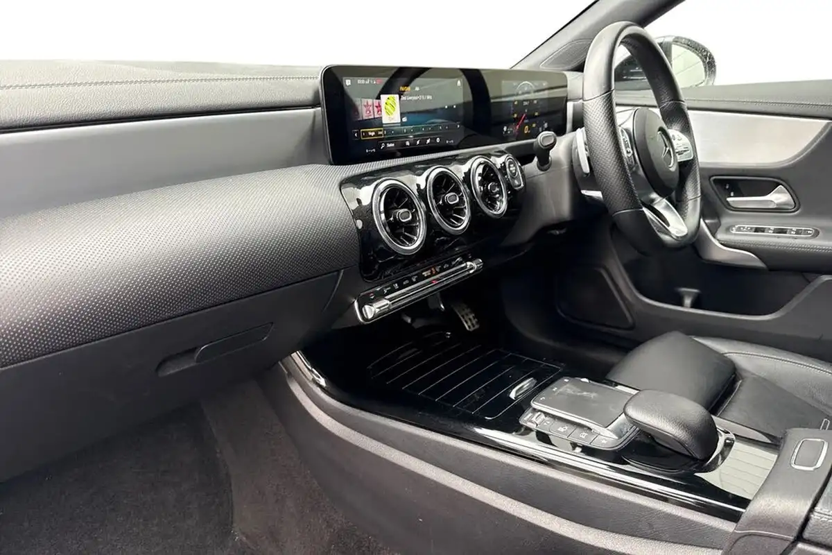 2022-mercedes-benz-cla-13-cla-200-amg-line-shooting-brake-5d-big-13