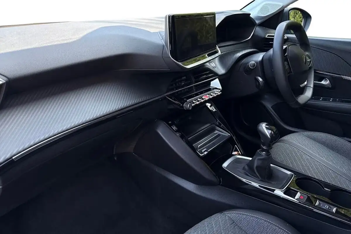 2024-peugeot-208-12-puretech-allure-big-14