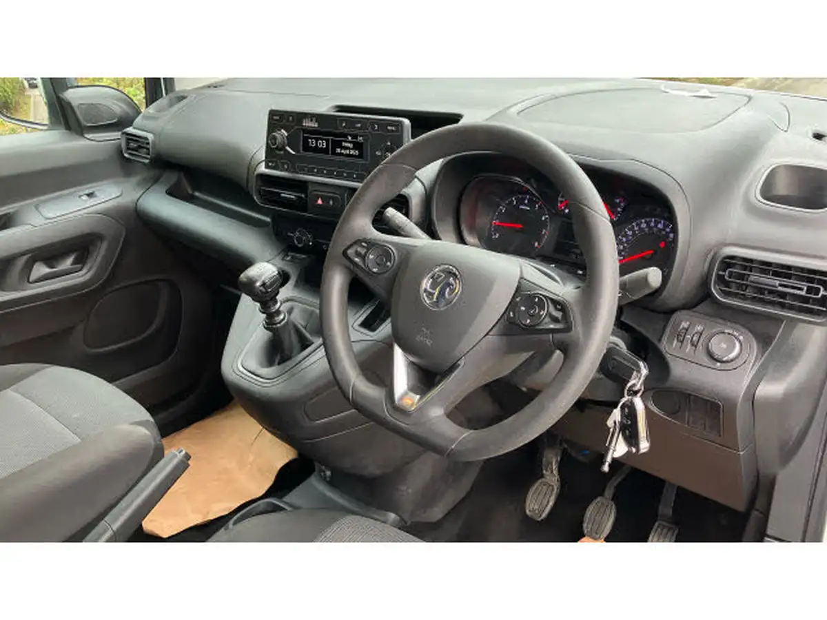 2022-vauxhall-combo-15cdti-dynamic-2300-130pseu6d-l1h1-panel-big-10