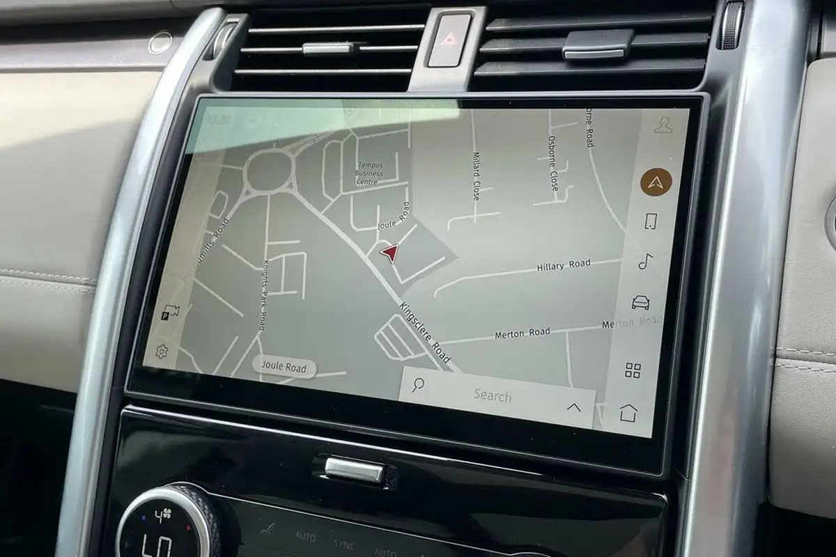2025-land-rover-discovery-30-d350-metropolitan-edition-big-28