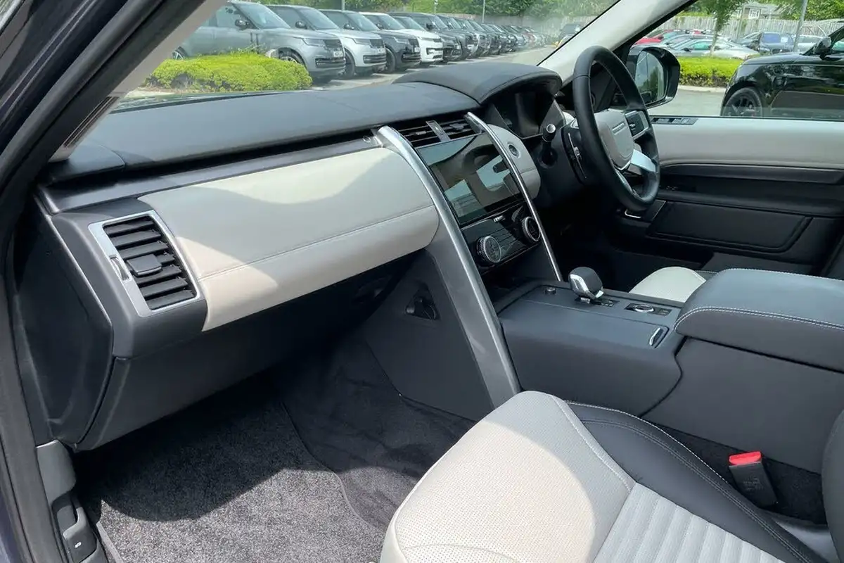 2025-land-rover-discovery-30-d350-metropolitan-edition-big-52