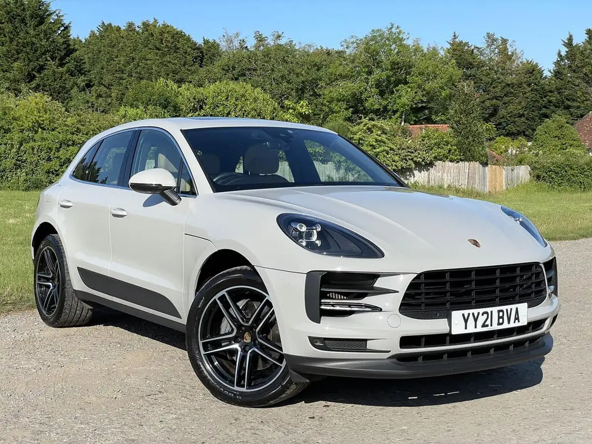 2021-porsche-macan-30-s-big-0