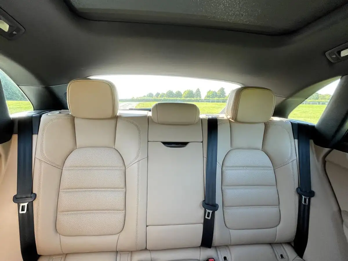 2021-porsche-macan-30-s-big-52