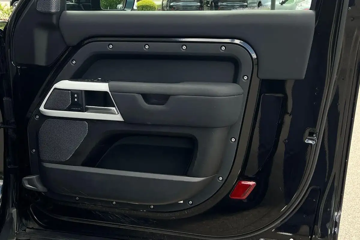 2021-land-rover-90-defender-30-d250-x-dynamic-se-big-47