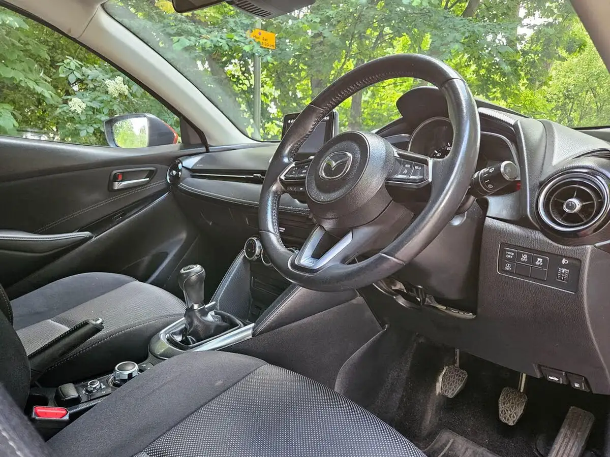 2018-mazda-mazda2-15-sport-nav-big-24
