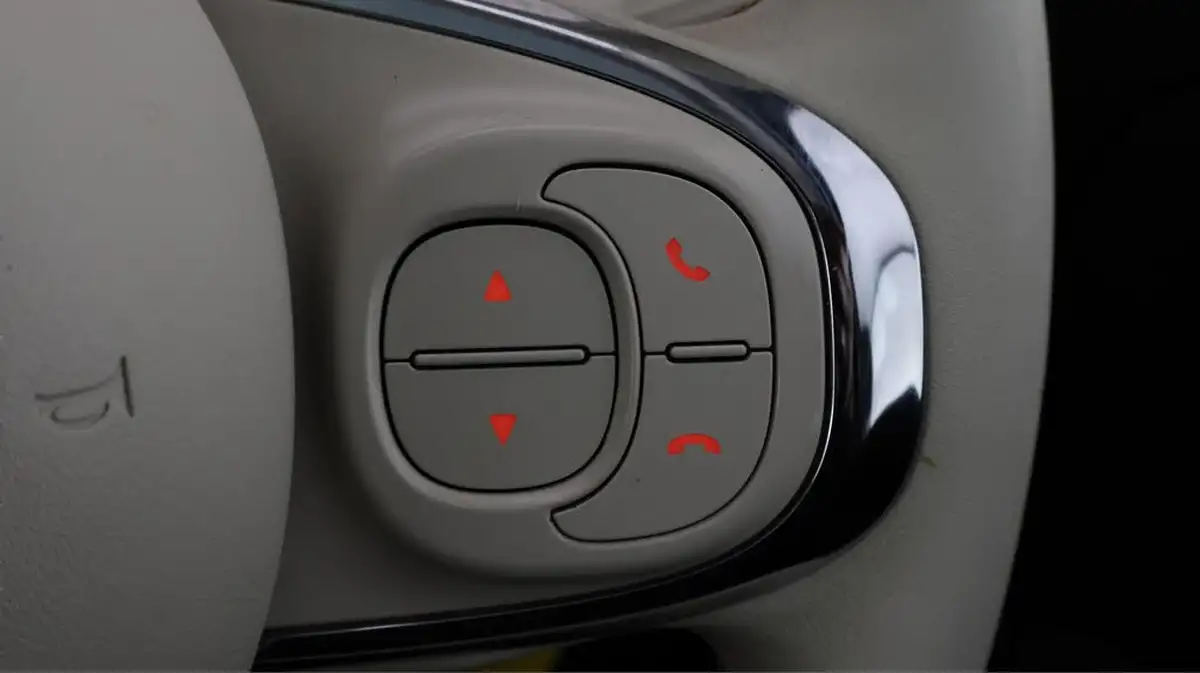 2021-fiat-500-10-lounge-big-23