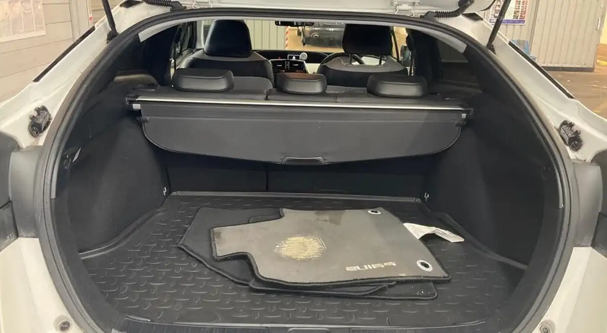 2019-toyota-prius-18-vvt-i-excel-cvt-big-5