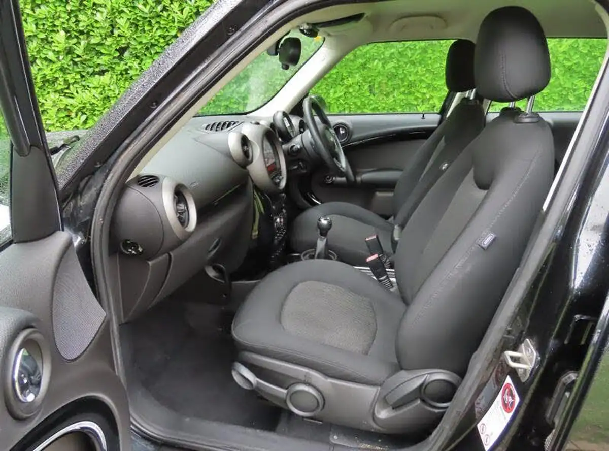 2012-mini-countryman-16-one-98bhp-big-14