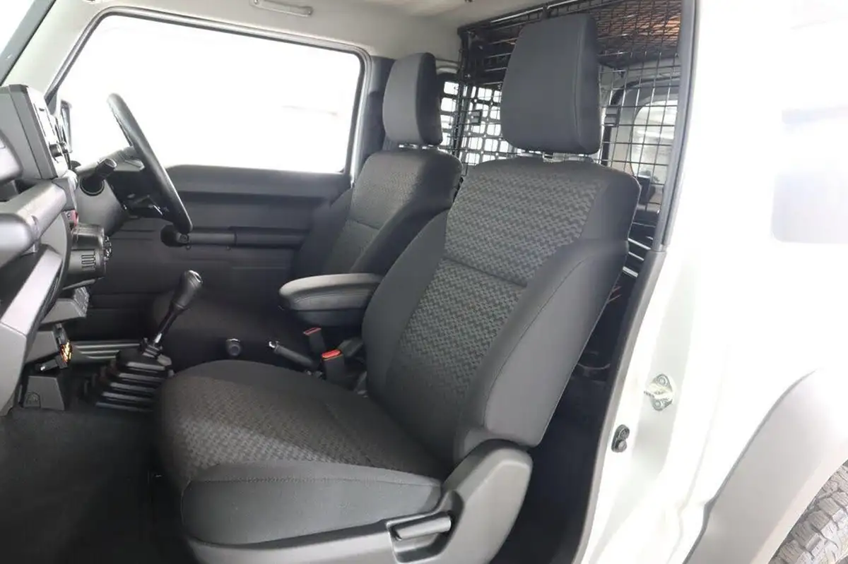2024-suzuki-jimny-15-light-commercial-allgrip-big-30