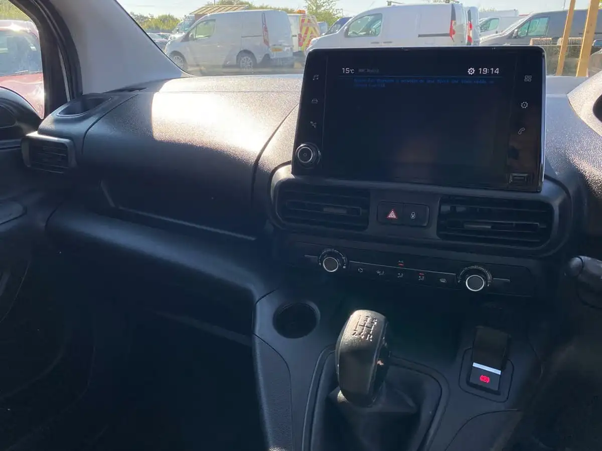 2021-peugeot-partner-15-bluehdi-1000-professional-100ps-eu6dt-panel-big-31