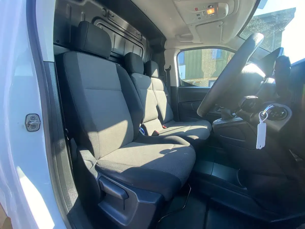 2021-peugeot-partner-15-bluehdi-1000-professional-100ps-eu6dt-panel-big-7