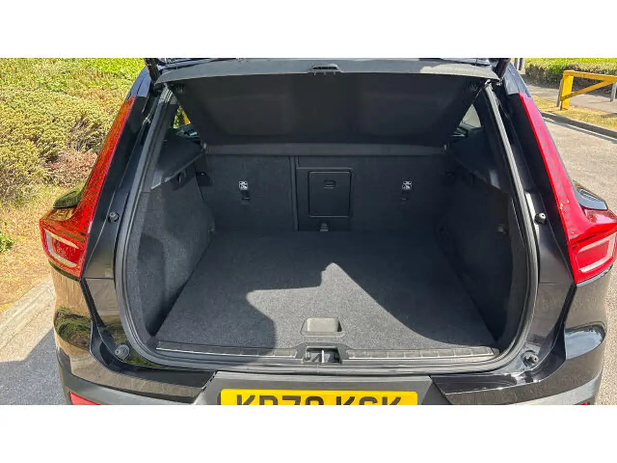 2020-volvo-xc40-20td-d3-r-design-geartronic-big-3