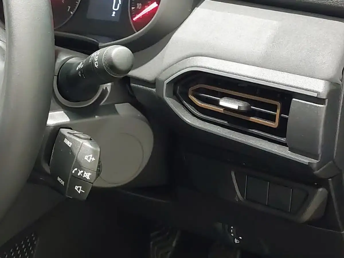 2024-dacia-sandero-stepway-10-tce-extreme-90bhp-big-11