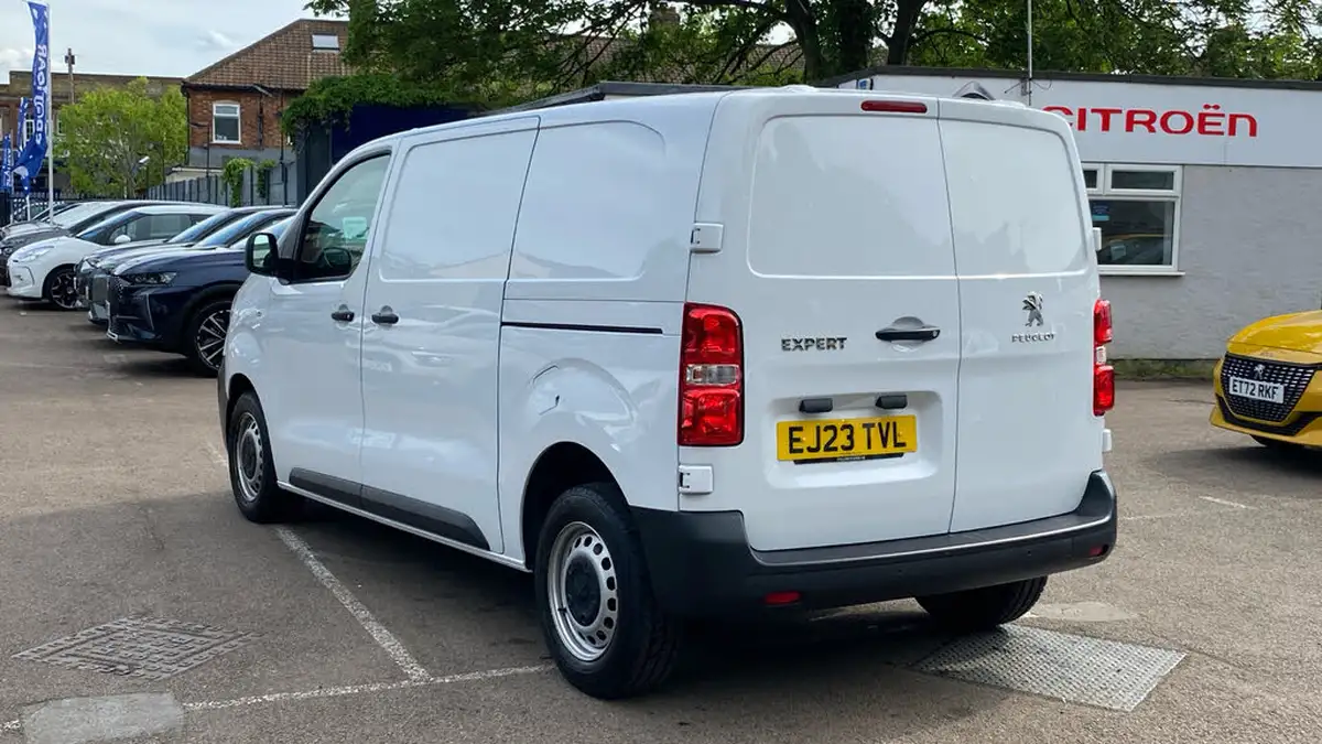 2023-peugeot-expert-20-bluehdi-professional-premium-standard-1400-big-4