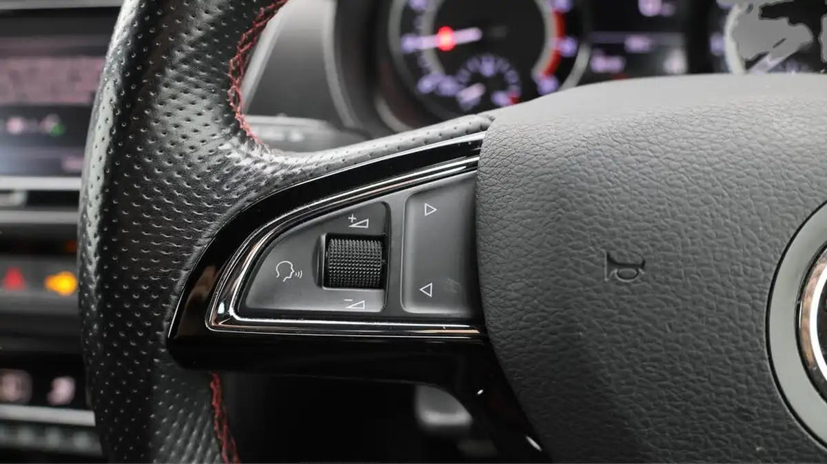 2019-skoda-fabia-10-tsi-monte-carlo-95ps-estate-big-24