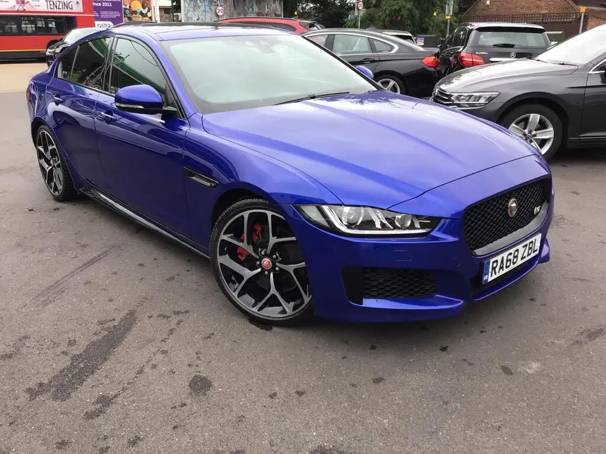 2019-jaguar-xe-30i-v6-sc-s-big-8