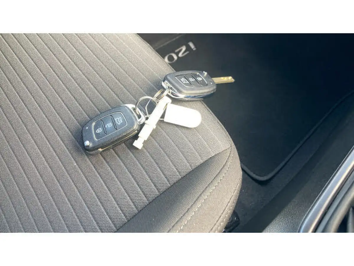 2022-hyundai-i20-10-t-gdi-premium-eclutch-imt-big-19