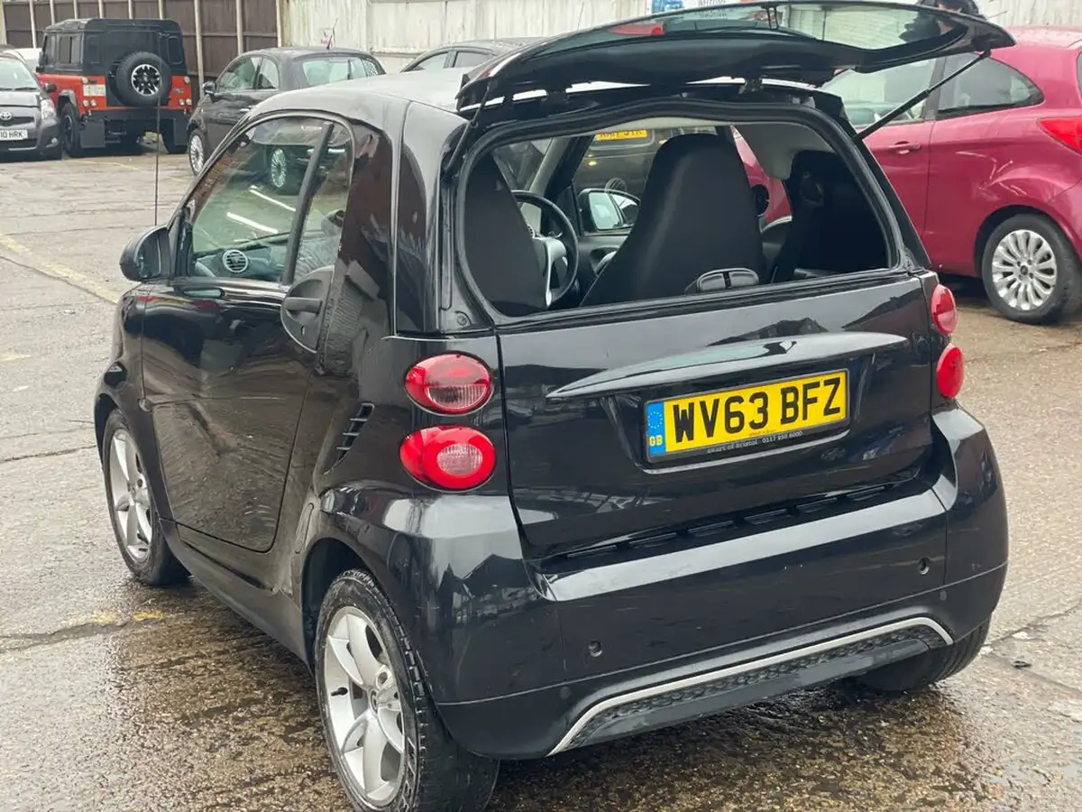 2014-smart-fortwo-10-edition-21-coupe-big-13