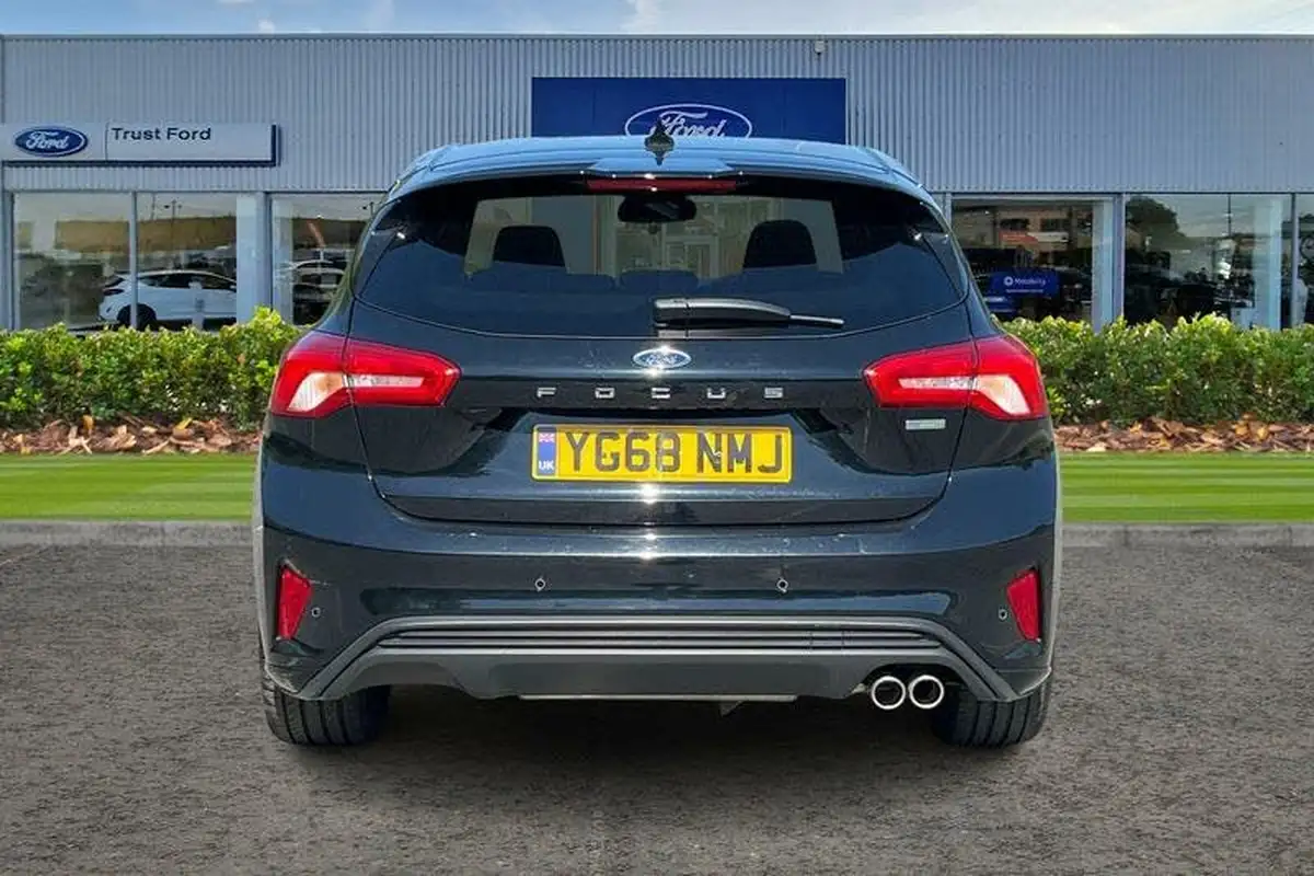 2018-ford-focus-10t-st-line-x-125ps-hatchback-big-6
