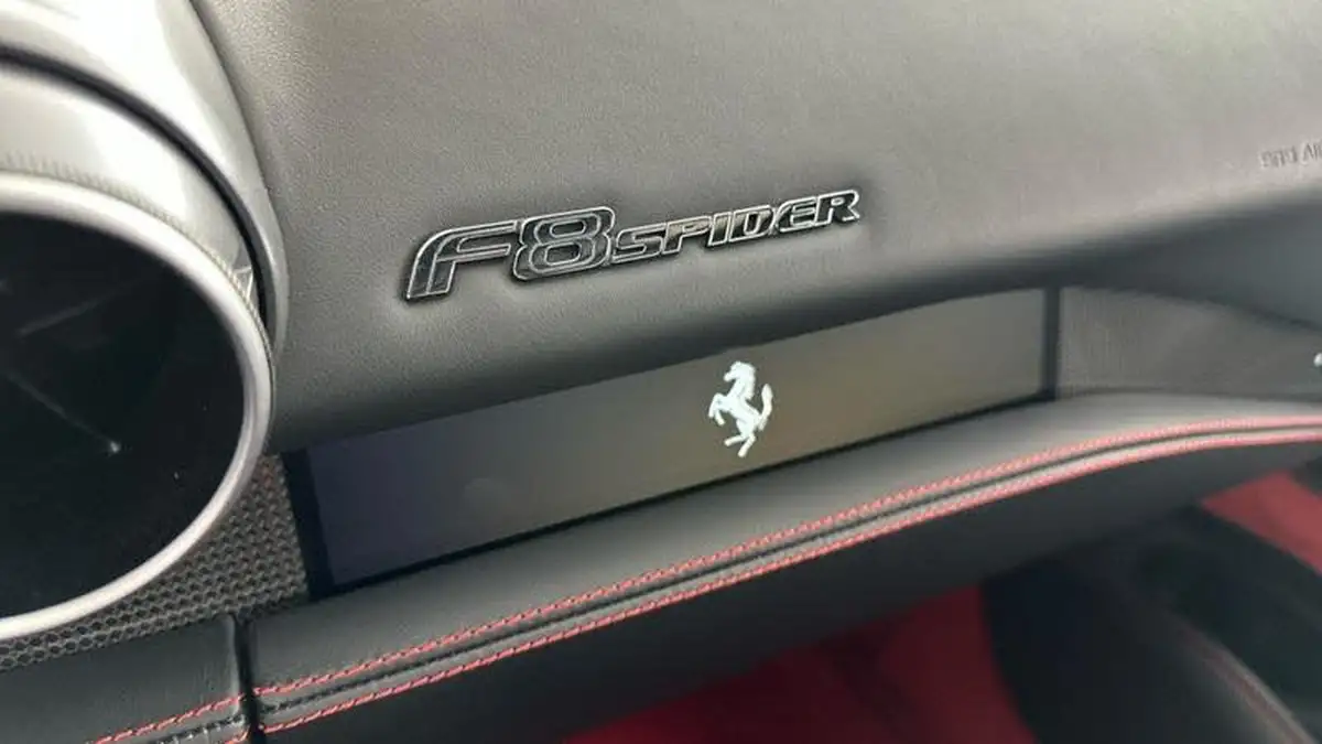2021-ferrari-f8-spider-big-6