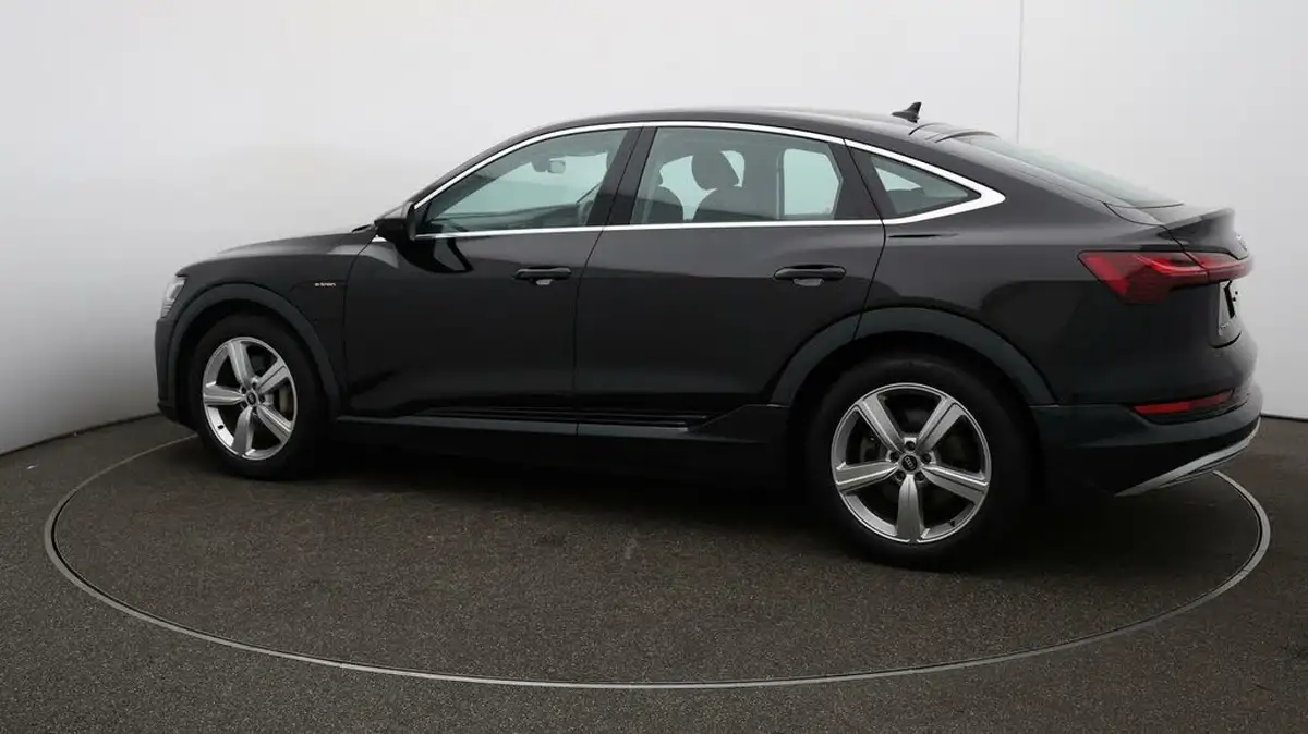 2022-audi-e-tron-50e-technik-sportback-big-49