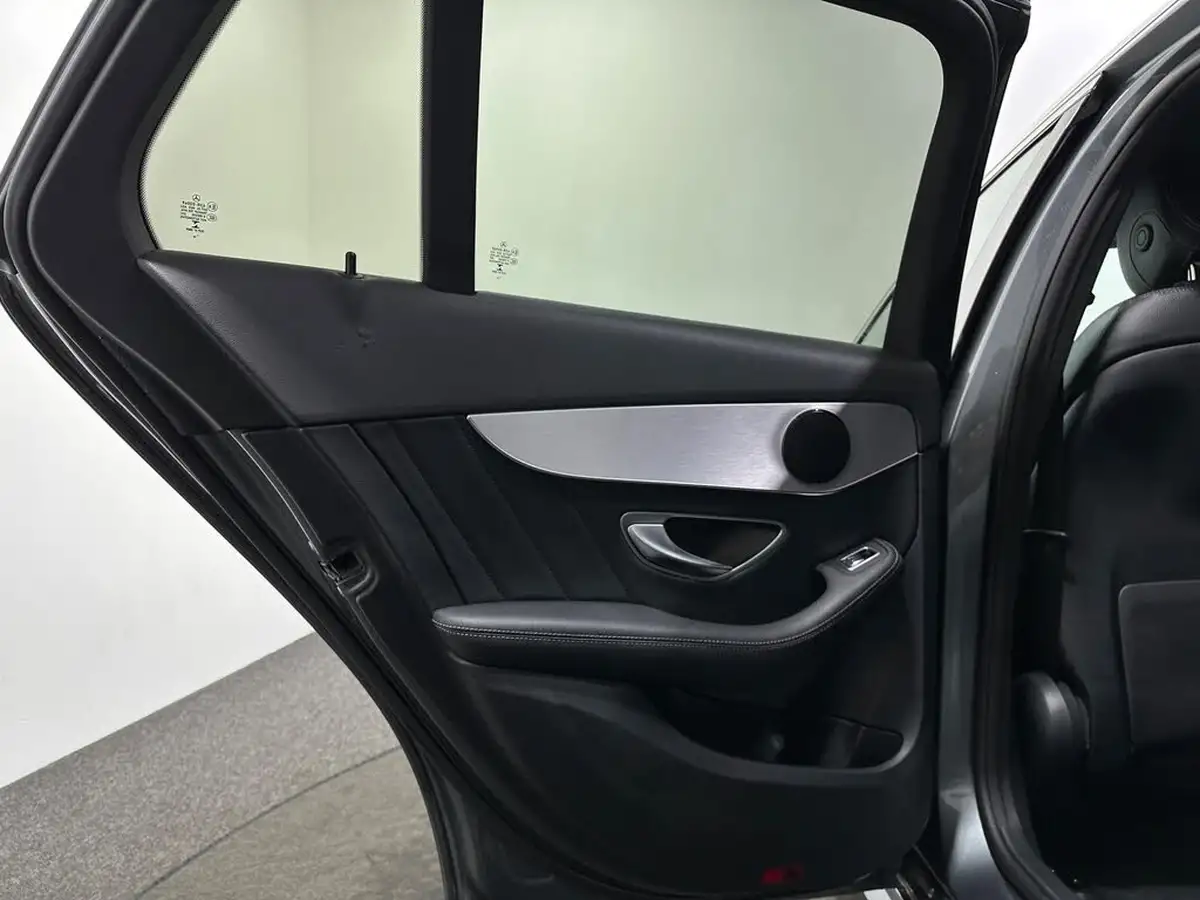 2018-mercedes-benz-c-class-15-c200-amg-line-ss-estate-5d-big-39