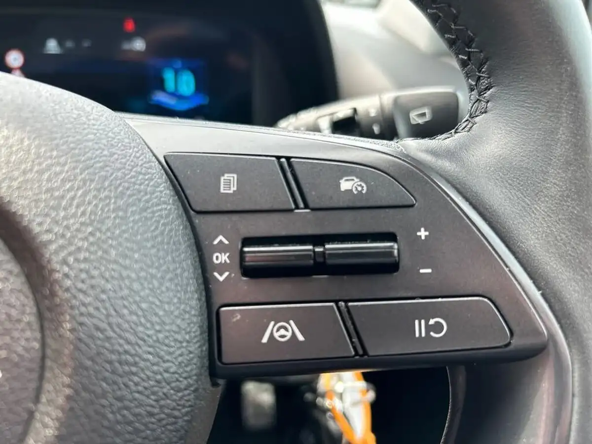 2024-hyundai-bayon-10-t-gdi-premium-100ps-two-tone-roof-big-17
