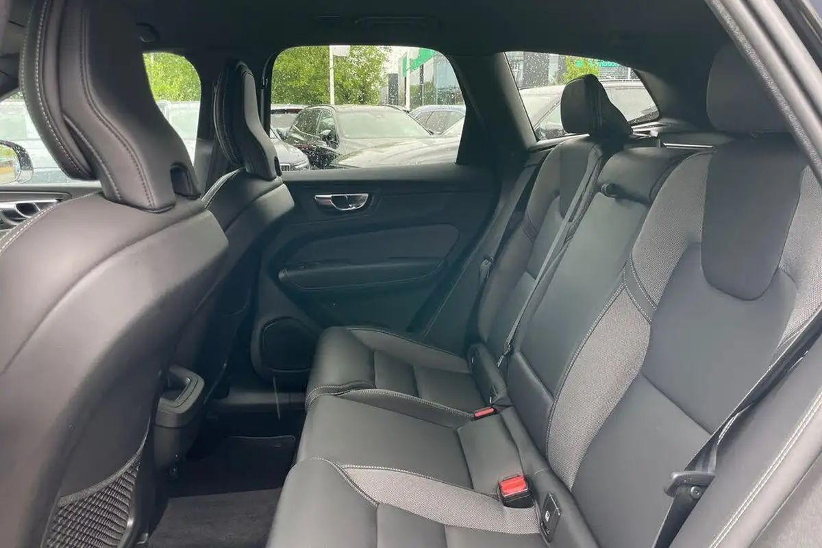 2021-volvo-xc60-20-b5-r-design-pro-awd-big-28