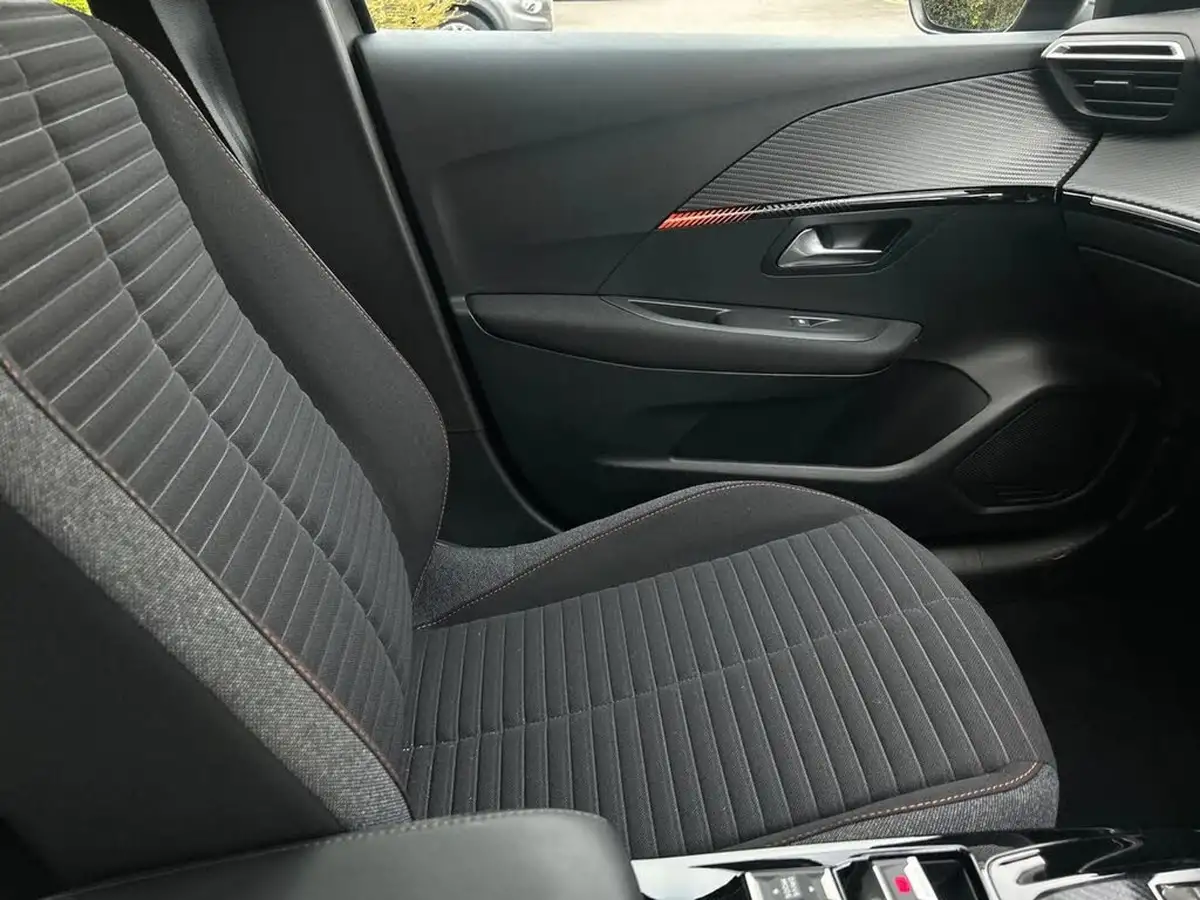 2022-peugeot-208-12-puretech-active-premium-100bhp-eat8-big-35