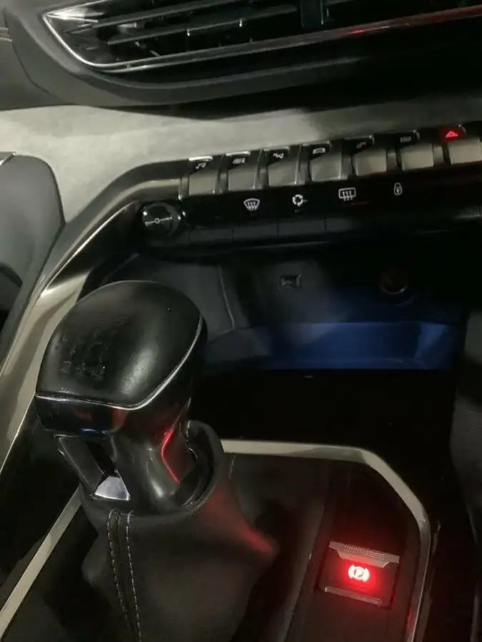 2022-peugeot-5008-suv-12-puretech-gt-big-23