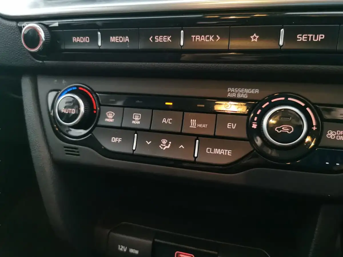 2022-kia-niro-ev-e-2-big-21