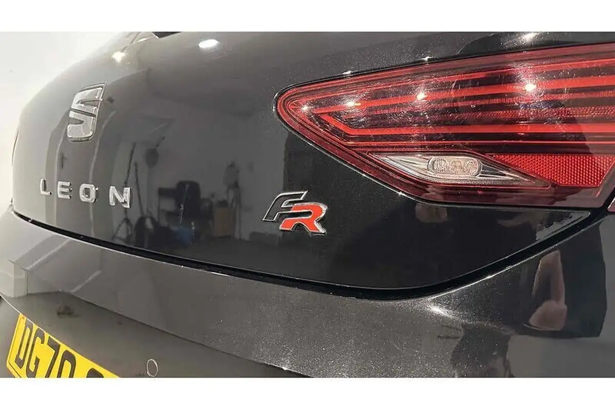 2020-seat-leon-15-tsi-evo-fr-black-edition-150ps-hatchback-dsg-big-15