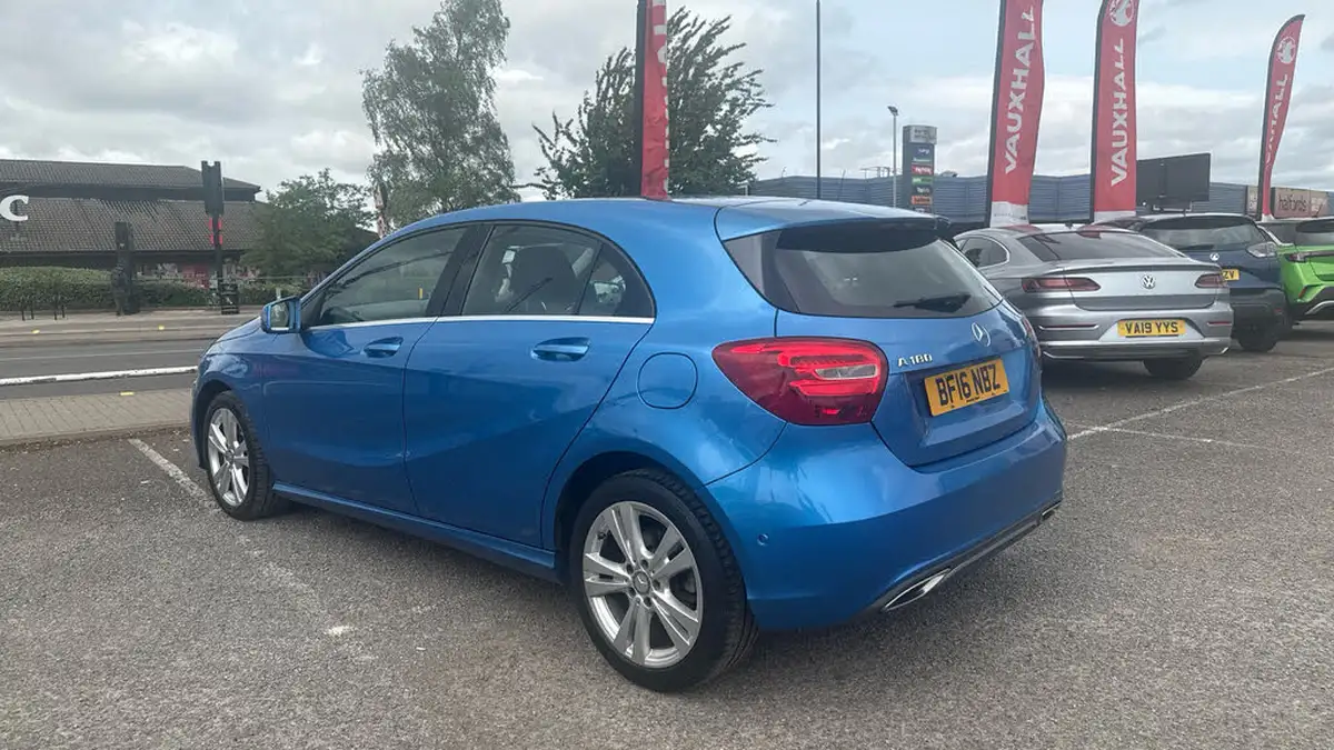 2016-mercedes-benz-a-class-15d-a180d-sport-ss-7g-dct-big-4