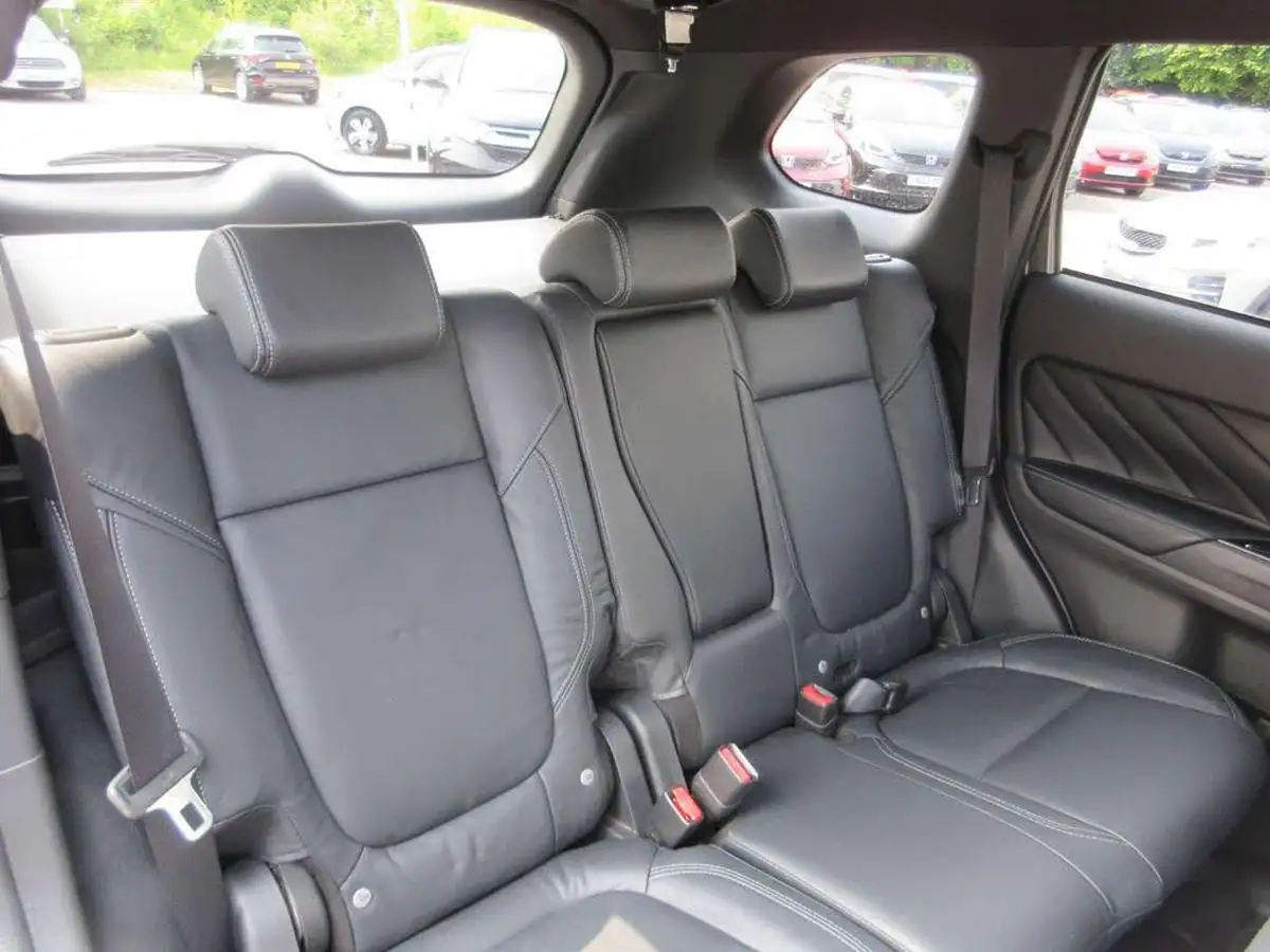 2020-mitsubishi-outlander-24-dynamic-phev-big-11