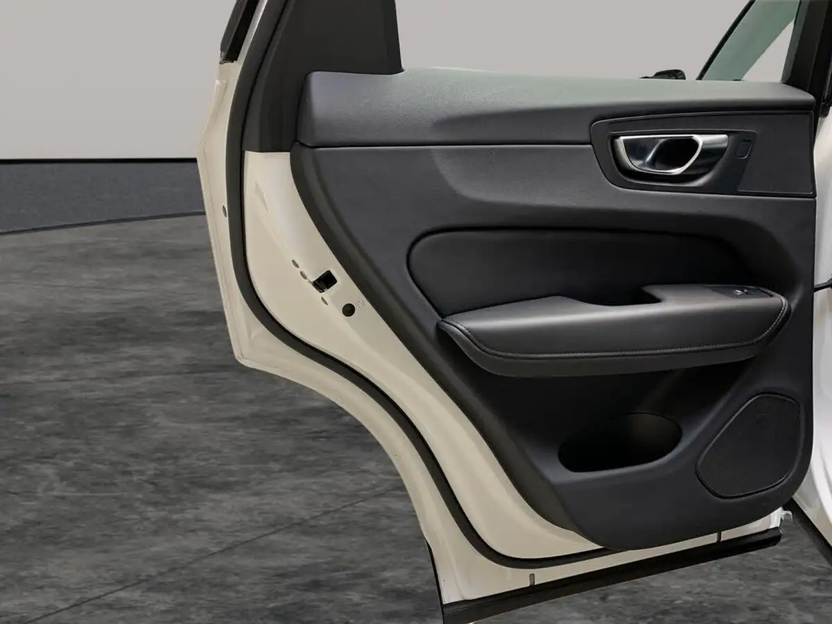 2024-volvo-xc60-20-b5-plus-big-35