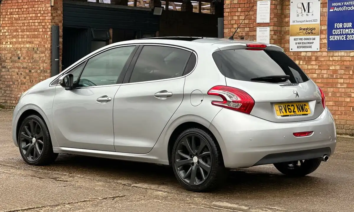 2012-peugeot-208-16-feline-vti-120bhp-5d-big-6