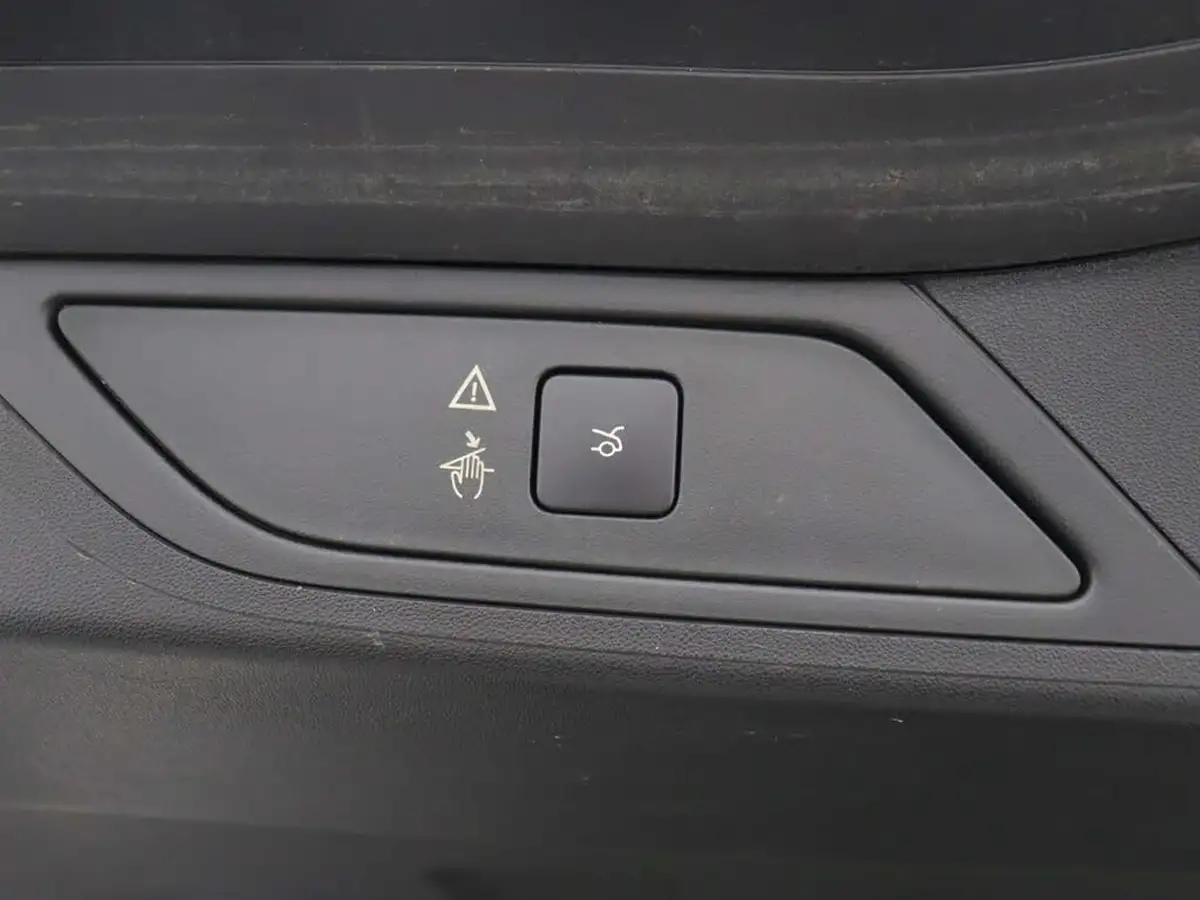 2022-citroen-grand-c4-spacetourer-12-puretech-shine-big-16