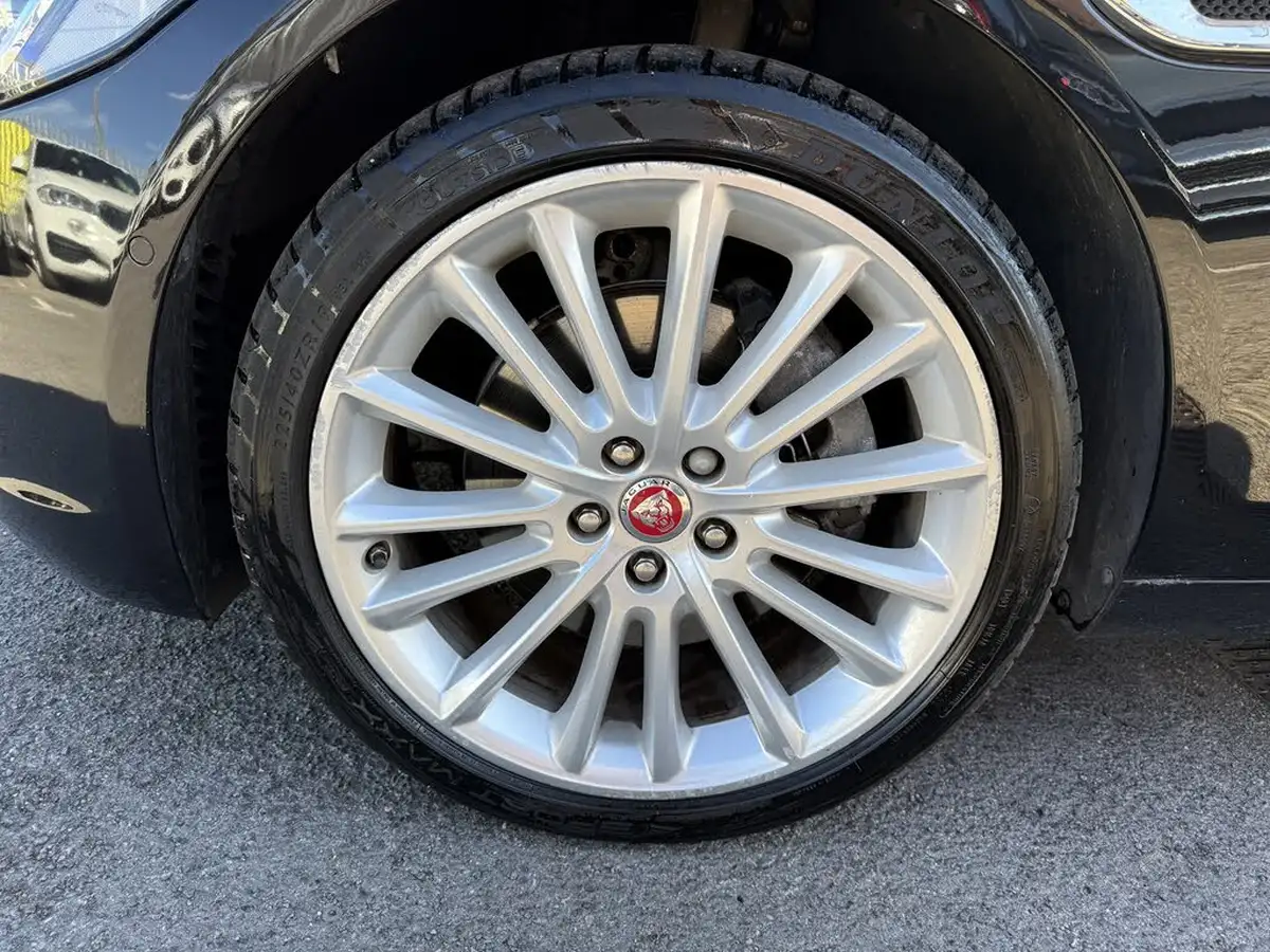 2017-jaguar-xe-20d-portfolio-180ps-awd-1999cc-auto-big-22