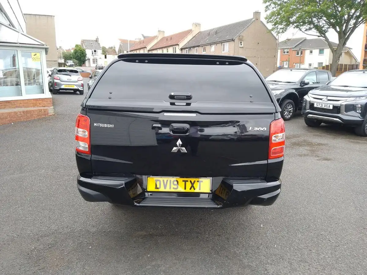 2019-mitsubishi-l200-24di-d-barbarian-black-hardtop-auto-big-10
