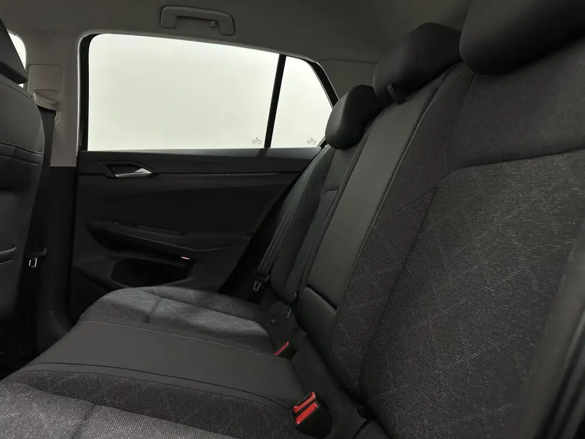 2022-volkswagen-golf-15-tsi-life-150ps-hatchback-big-37