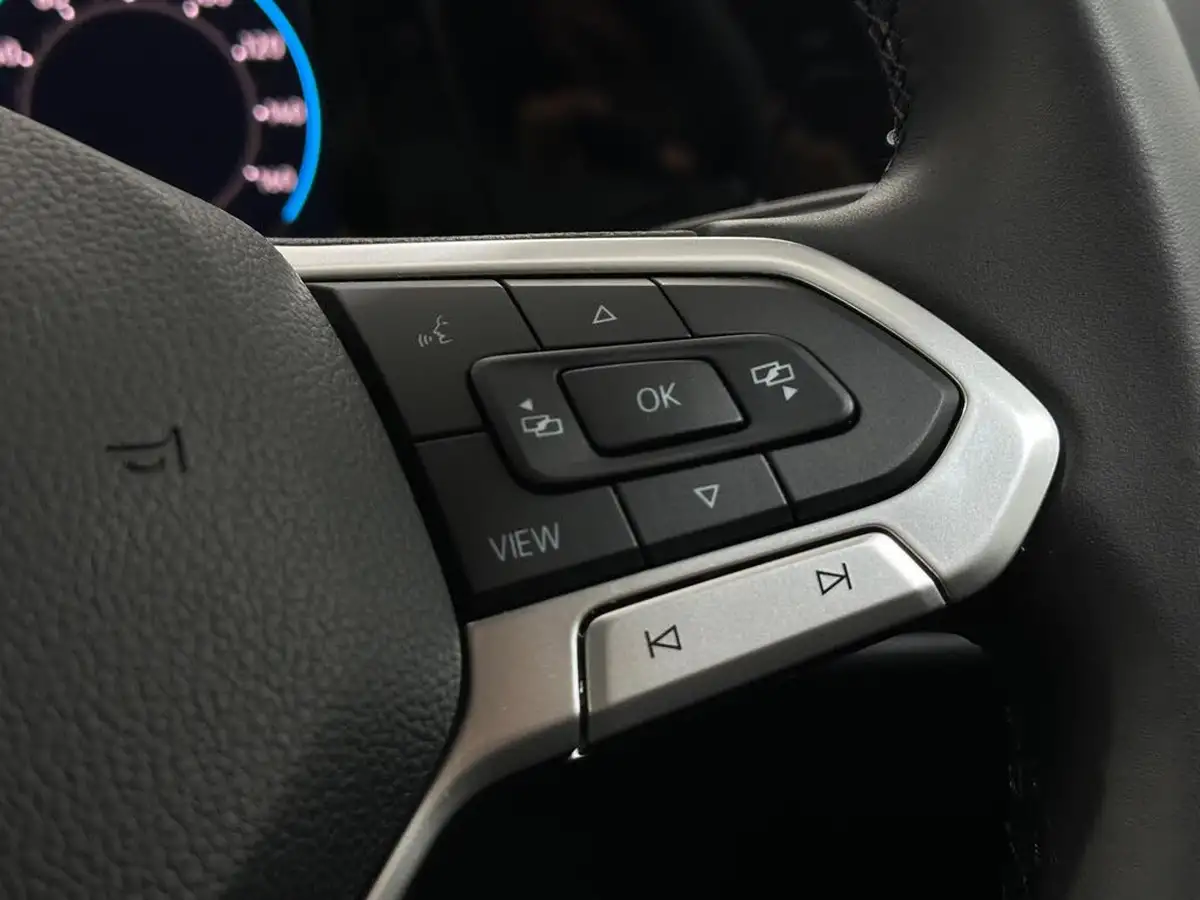 2022-volkswagen-golf-15-tsi-life-150ps-hatchback-big-13