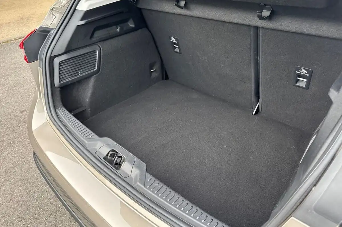 2019-ford-focus-15-active-x-hatchback-auto-big-19