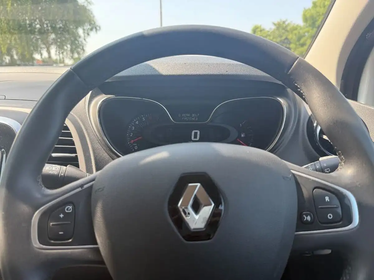 2019-renault-captur-09-tce-iconic-big-9