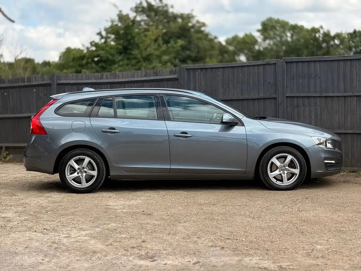 2016-volvo-v60-20td-d4-business-edition-big-1