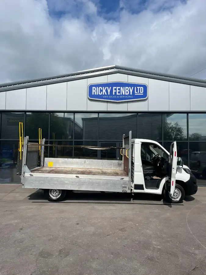 2021-peugeot-boxer-22-bluehdi-plus-335-l3-chassis-big-4